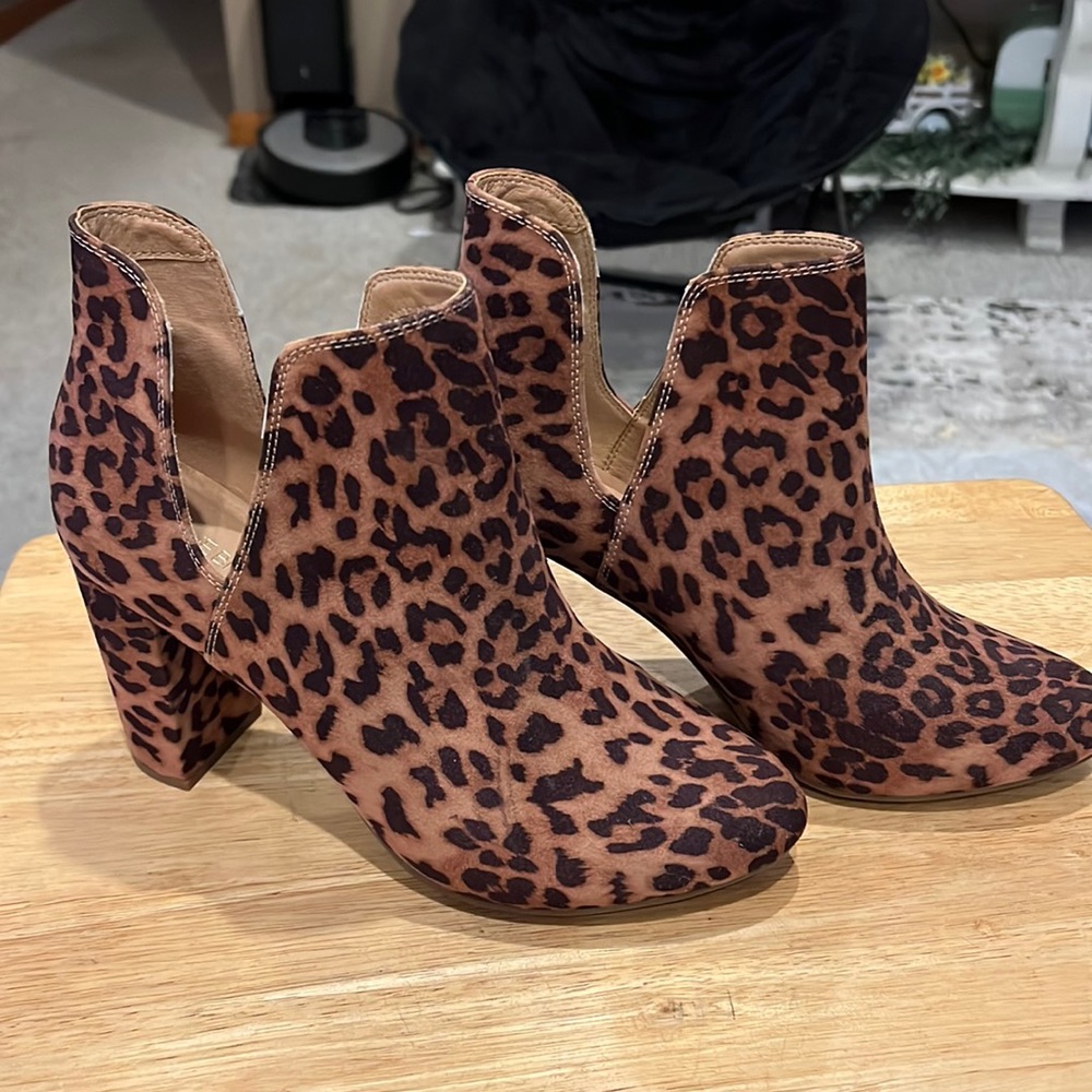 Lane Bryant faux suede booties womens size 10.  Brand new with tags, no box.